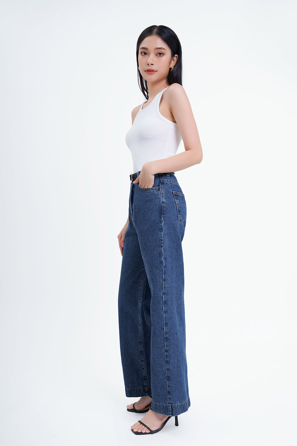 Quần jeans ống suông màu xanh đậm 