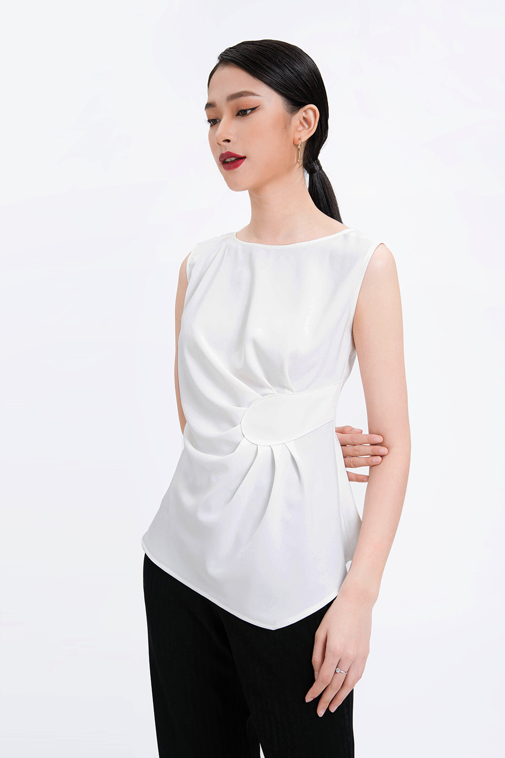 Áo kiểu xoắn eo sát nách 