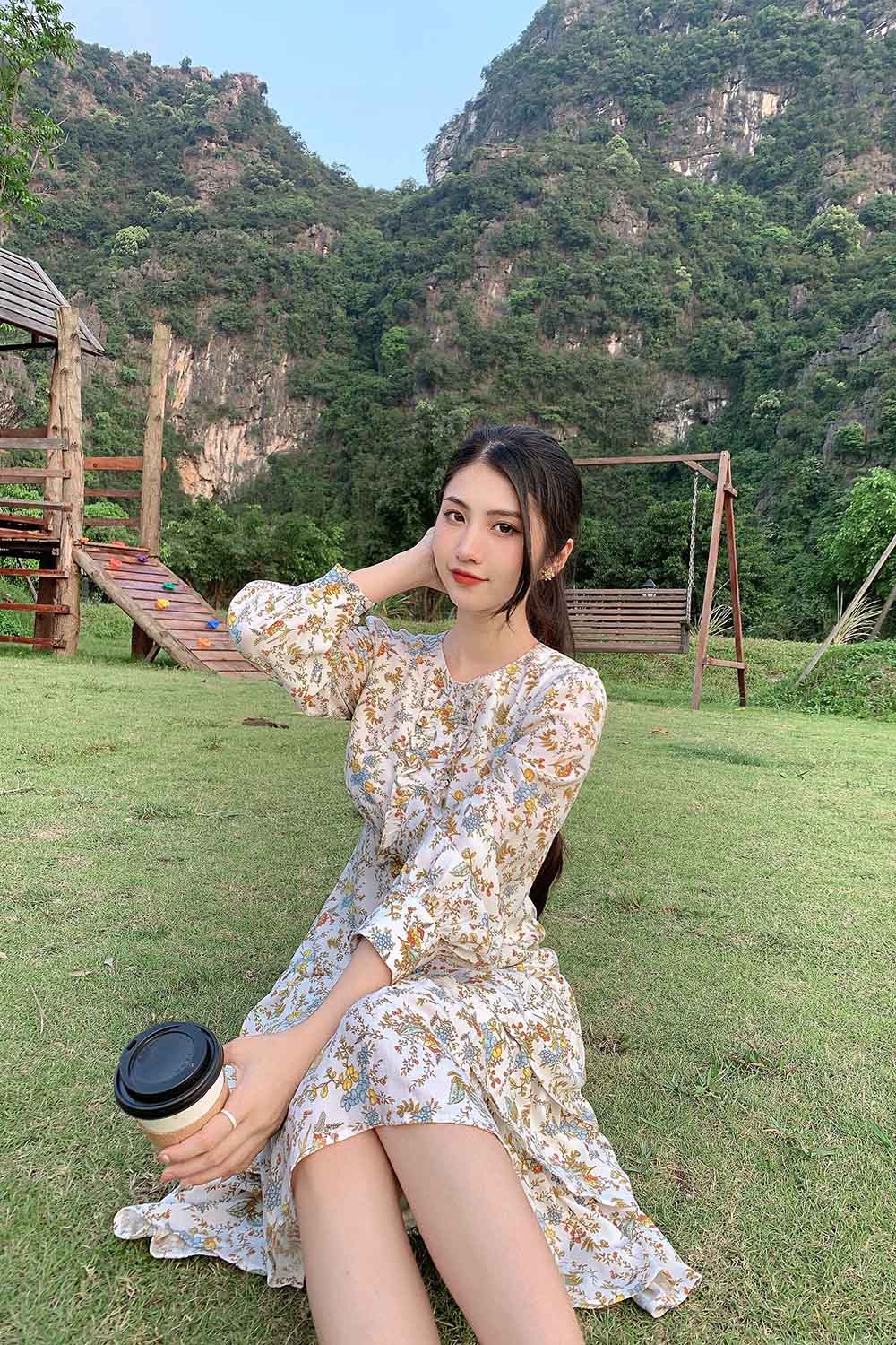 Đầm hoa nhí viền bèo tùng váy xếp tầng 
