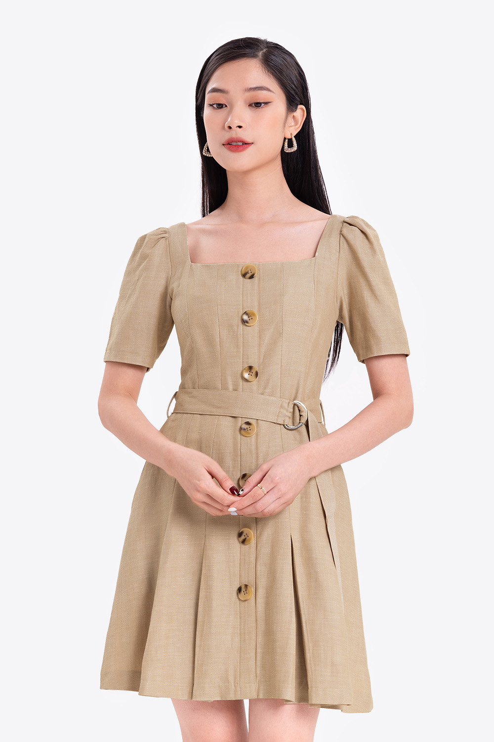 Đầm chữ A tay lỡ cổ vuông phối nút 