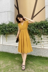 Đầm xòe xếp ly cổ V dây rút eo
