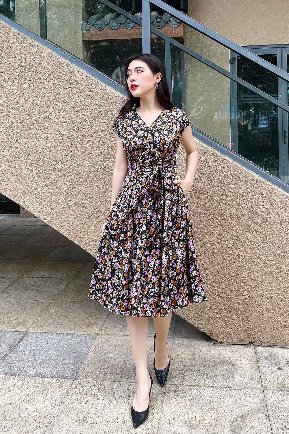 Đầm hoa nhí dáng xòe cổ V 