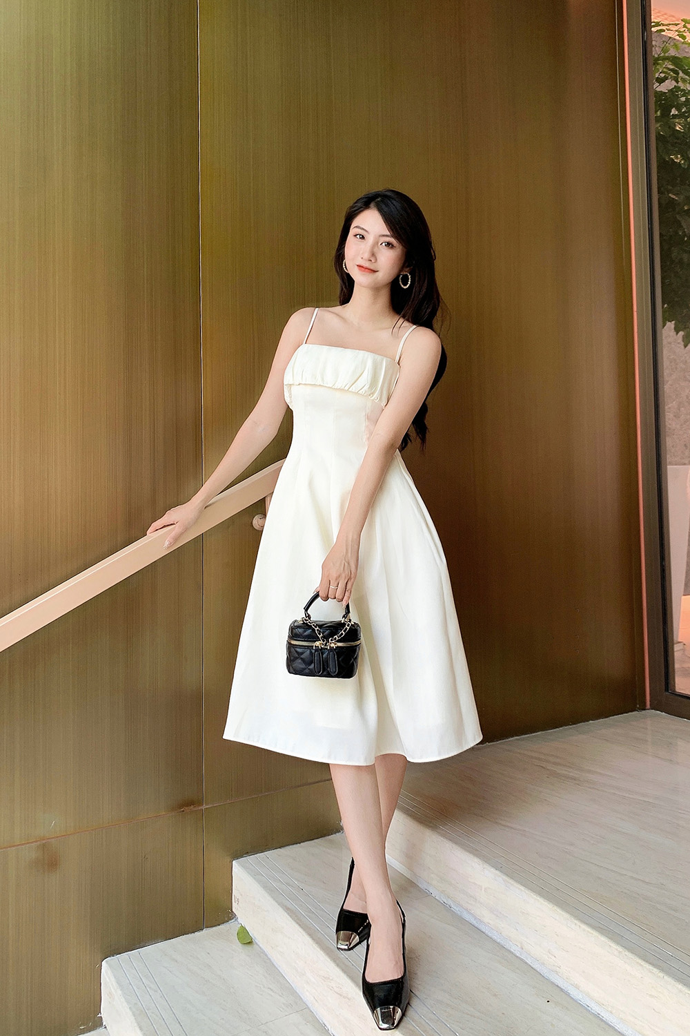 Đầm hai dây dáng xòe màu trắng 