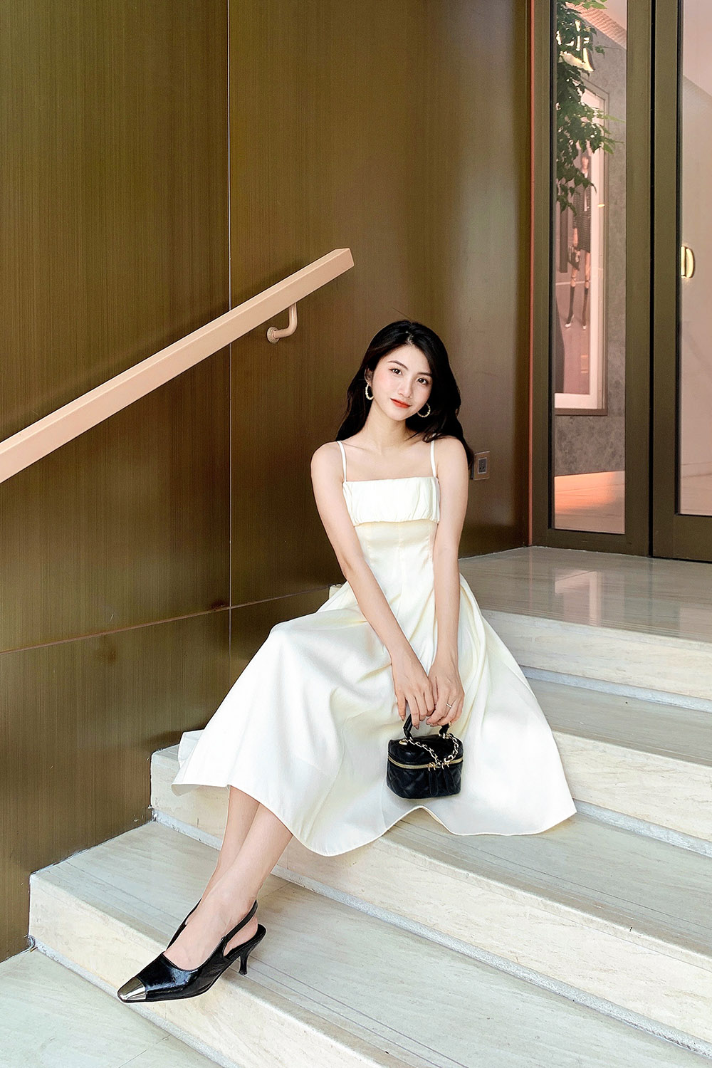 Đầm hai dây dáng xòe màu trắng 