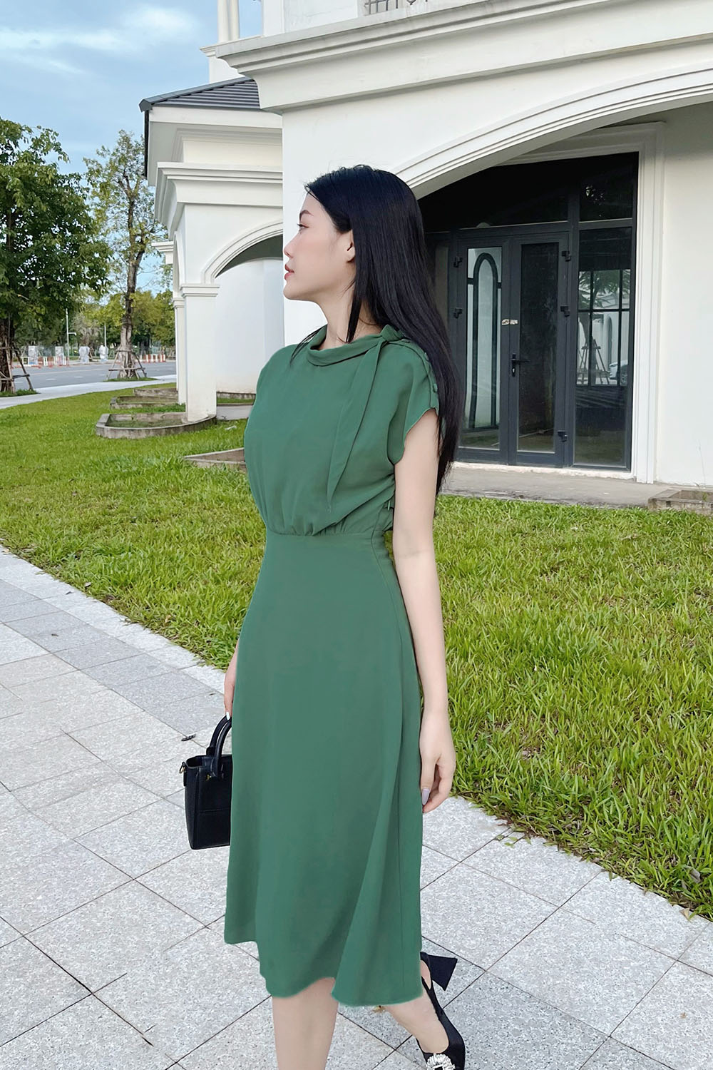 Đầm xòe nhấn eo cổ phối nơ màu xanh