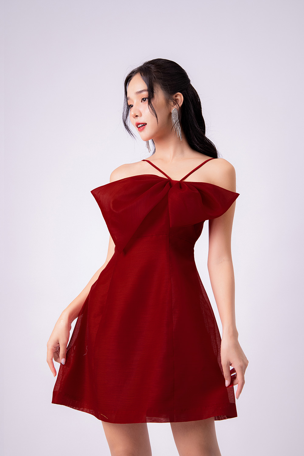 Đầm xoè dự tiệc hai dây màu đỏ phối nơ