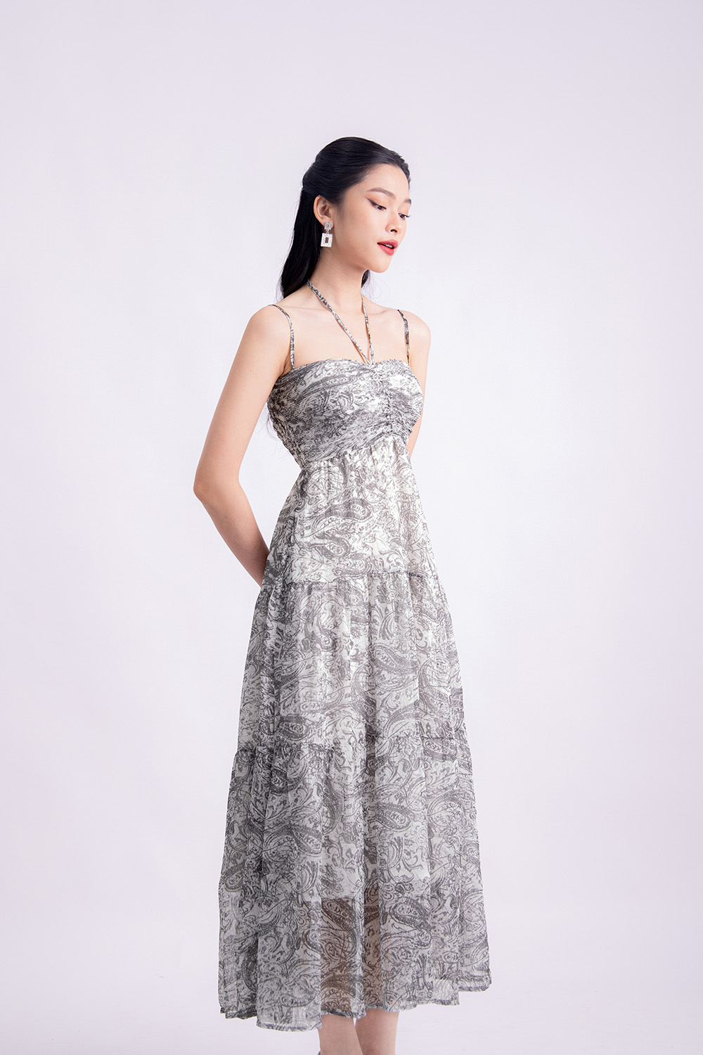 Đầm maxi họa tiết dáng xòe hai dây