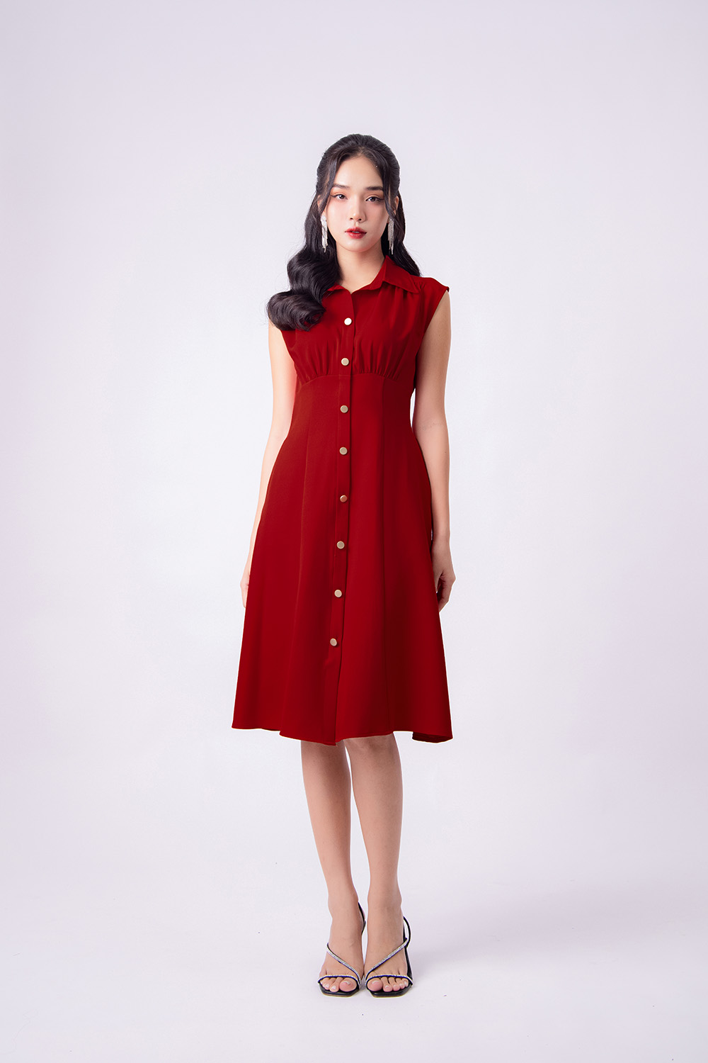 Đầm đỏ xòe kiểu sơ mi nhấn eo cao