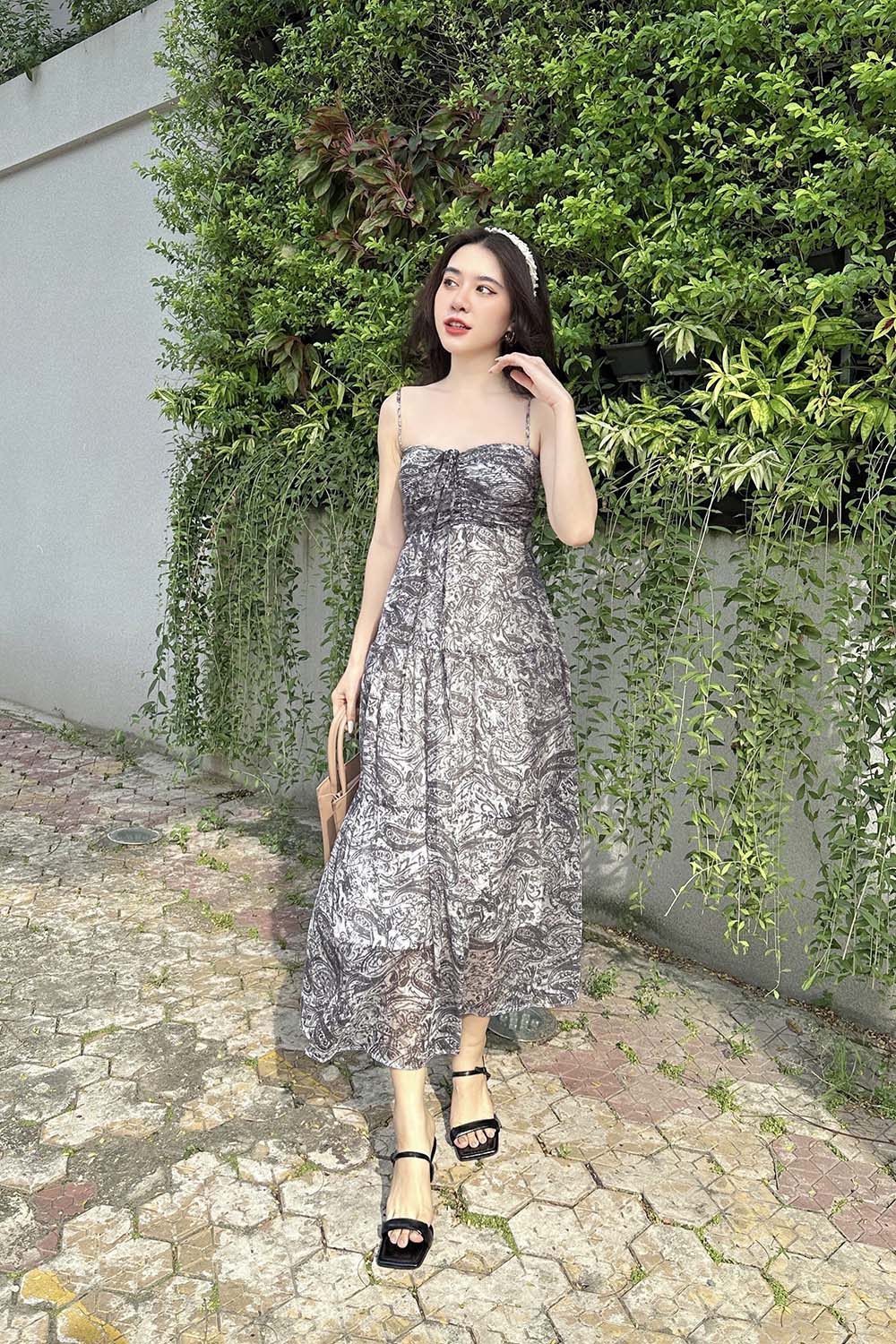 Đầm maxi họa tiết dáng xòe hai dây