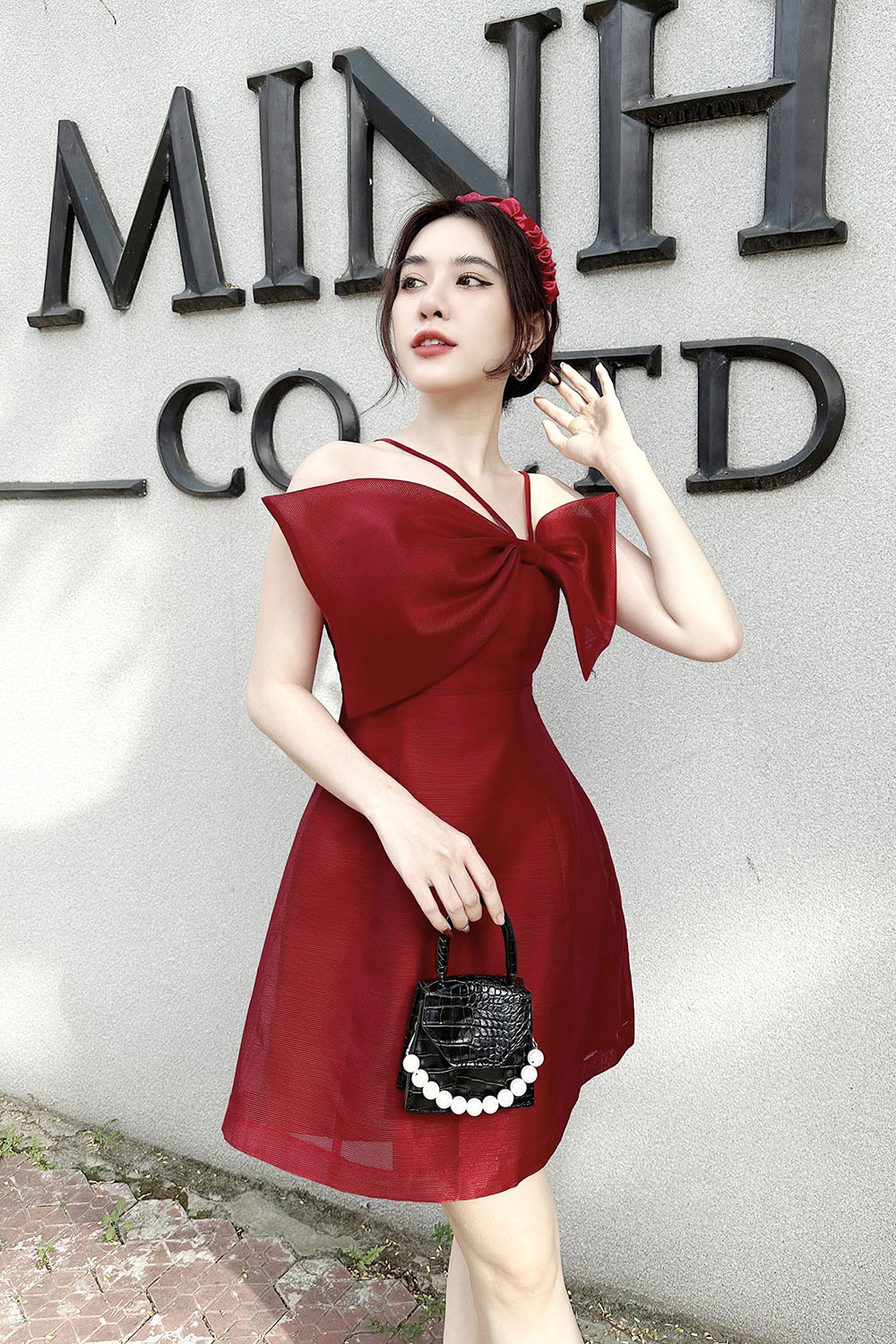 Đầm xoè dự tiệc hai dây màu đỏ phối nơ