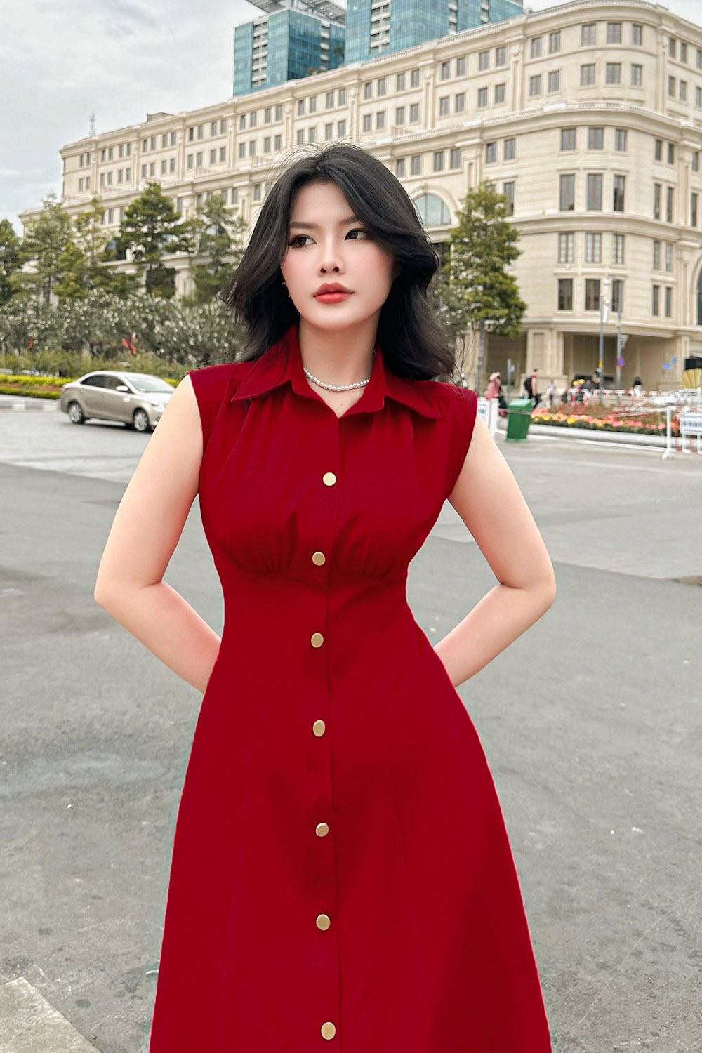 Đầm đỏ xòe kiểu sơ mi nhấn eo cao
