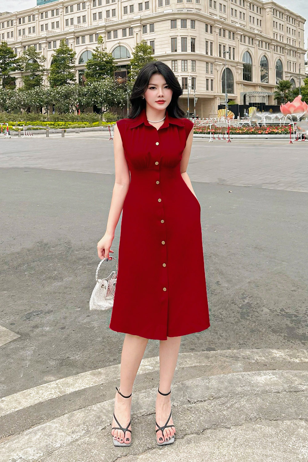 Đầm đỏ xòe kiểu sơ mi nhấn eo cao
