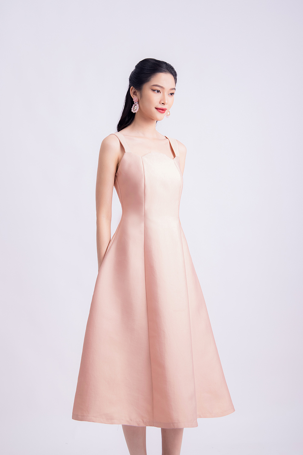 Đầm hồng dự tiệc dáng dài