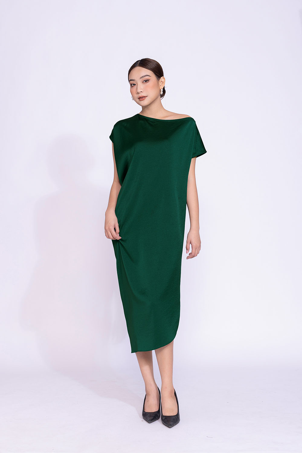 Đầm suông dáng dài cổ lệch