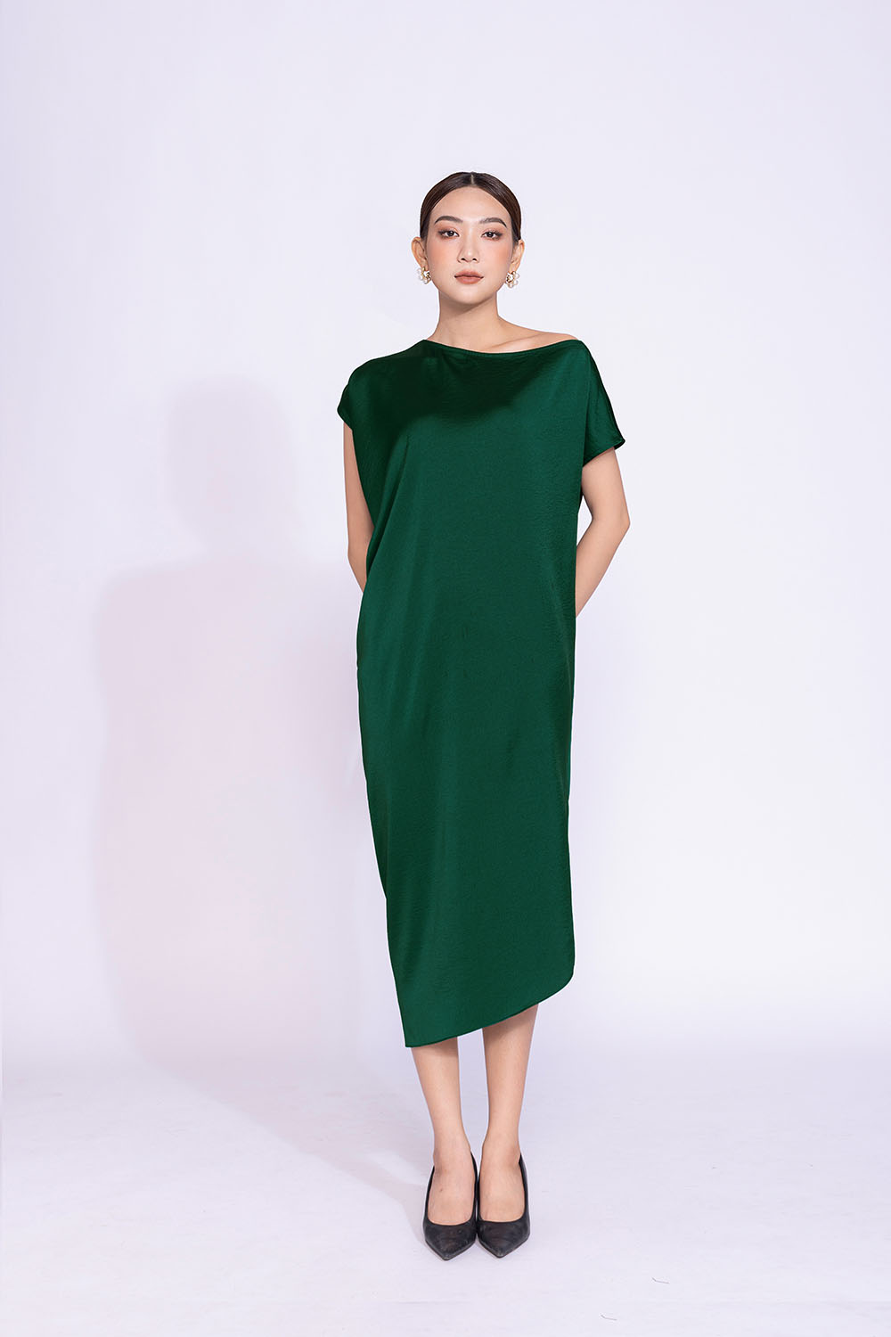 Đầm suông dáng dài cổ lệch