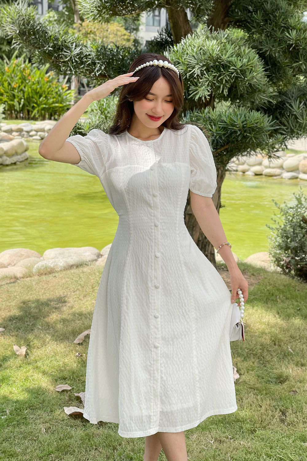 Đầm trắng dáng chữ A tay lửng