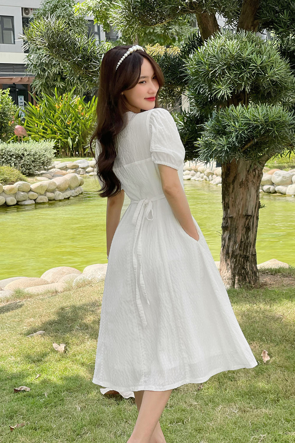 Đầm trắng dáng chữ A tay lửng
