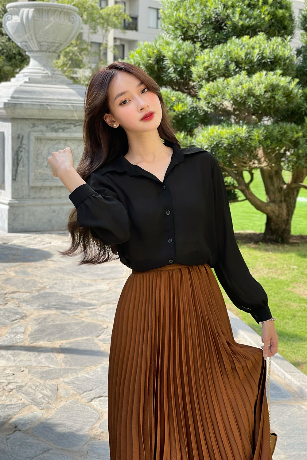 Áo sơ mi màu đen công sở nữ