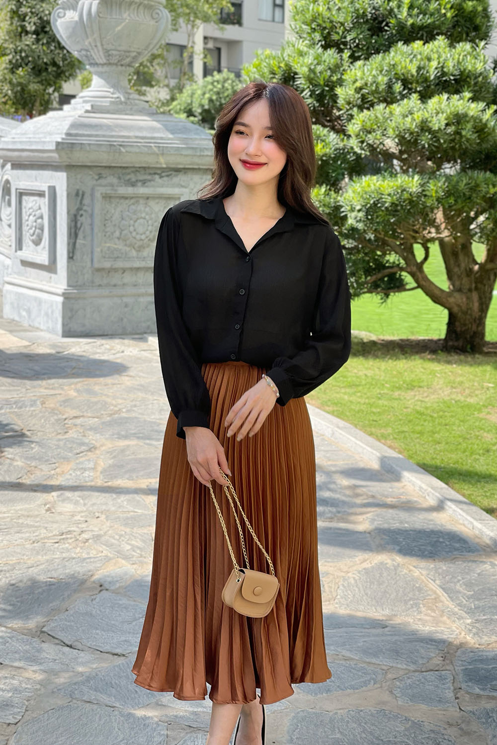 Áo sơ mi màu đen công sở nữ