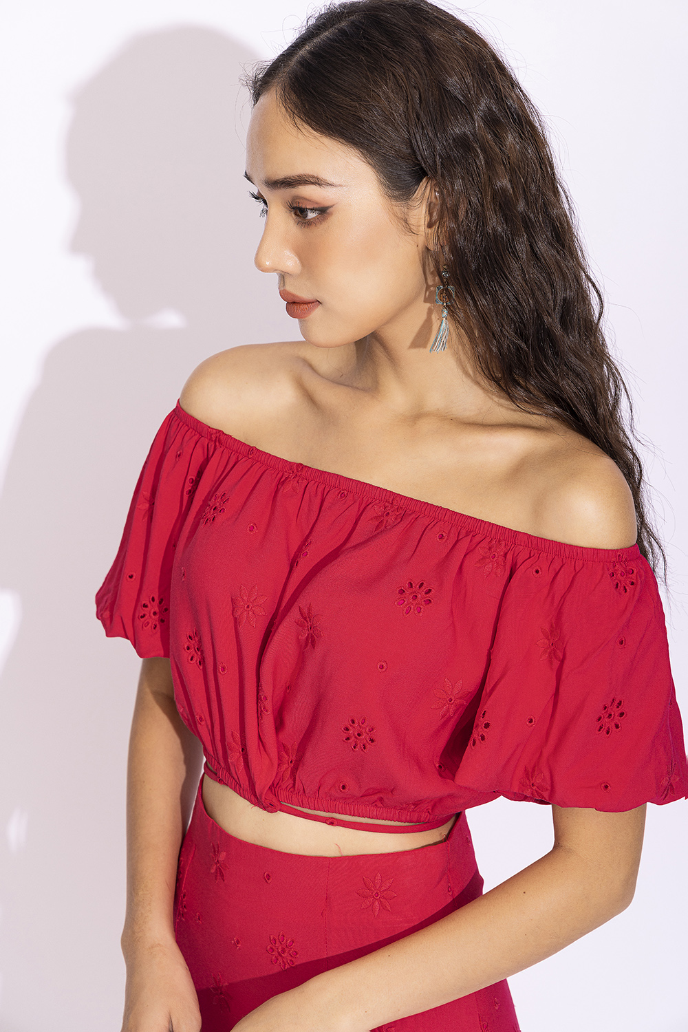 Áo croptop nữ trễ vai tay phồng