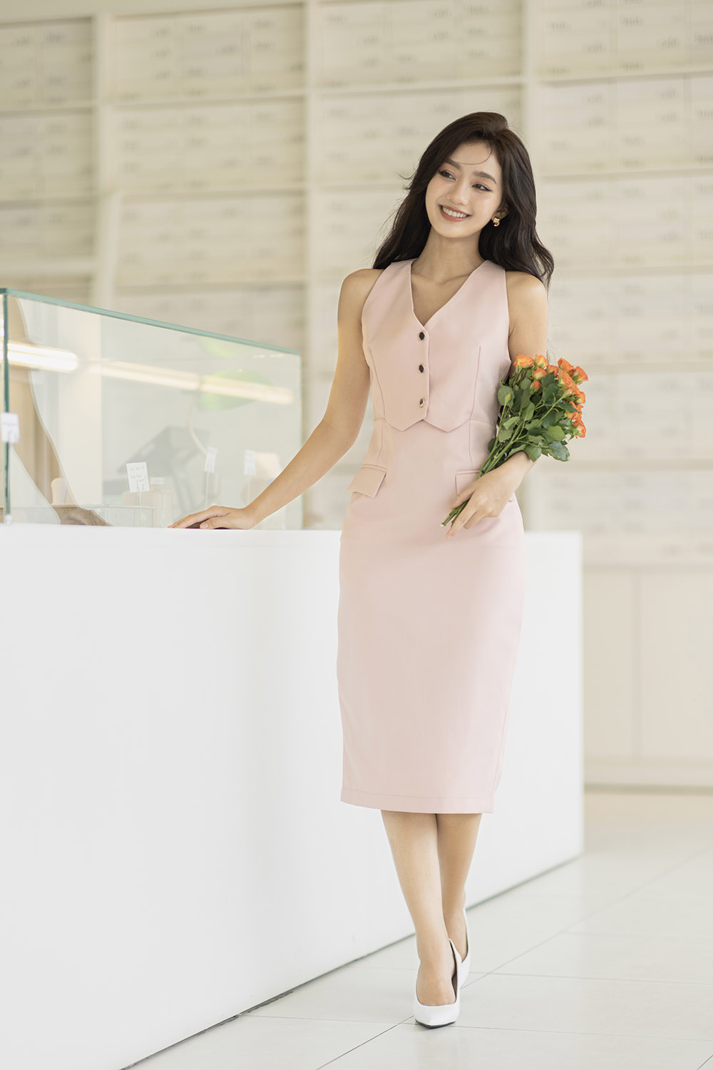 Đầm liền thân công sở sát nách cổ tim