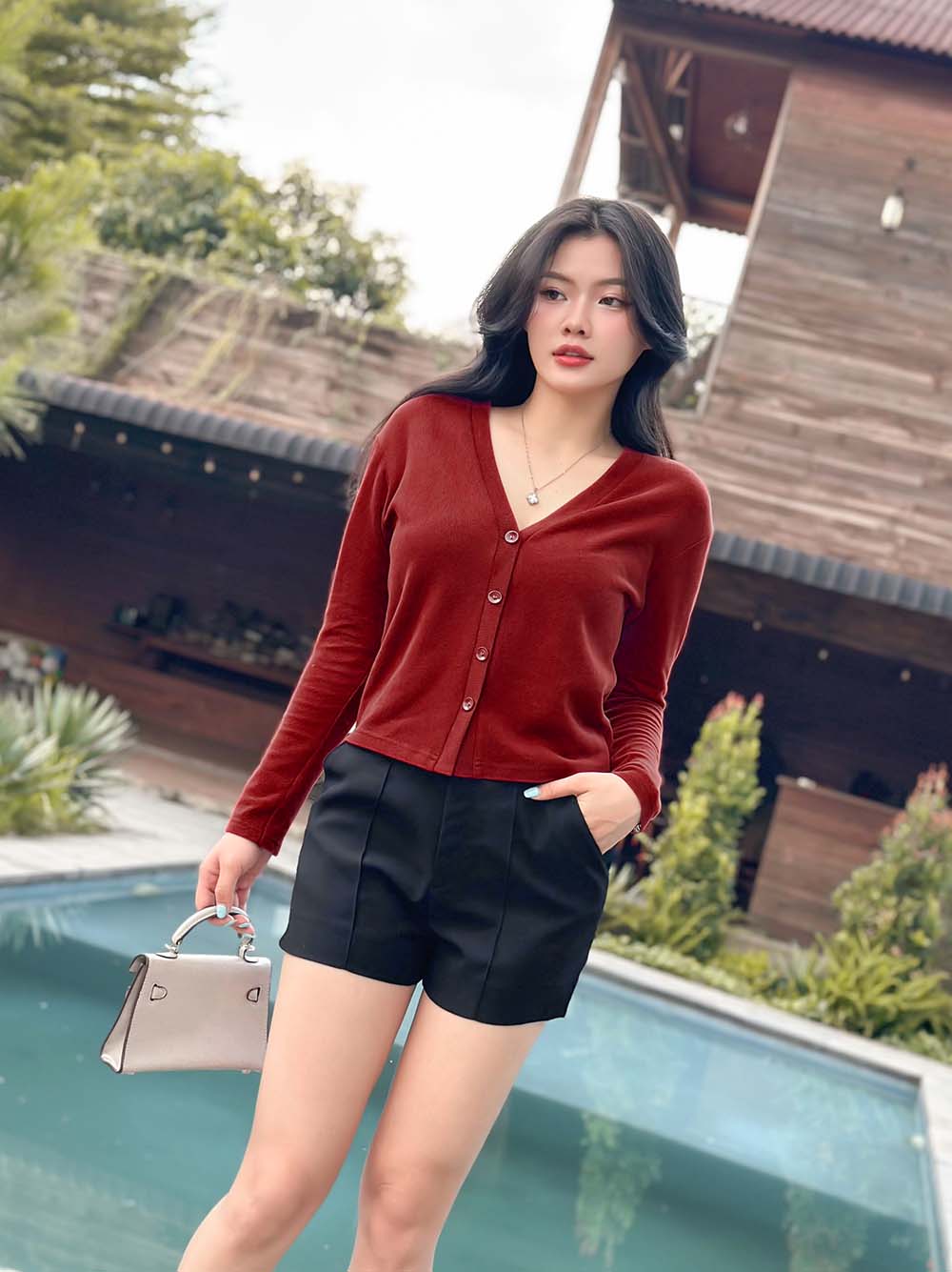 Quần short nữ màu đen lưng cao