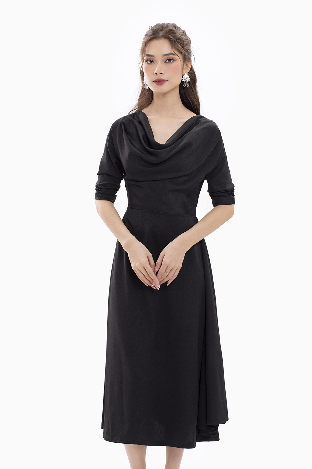 Đầm lụa đen cổ đổ dáng dài