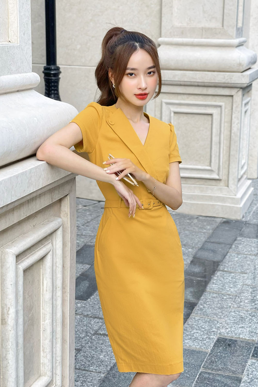 Đầm ôm body công sở phối thắt lưng