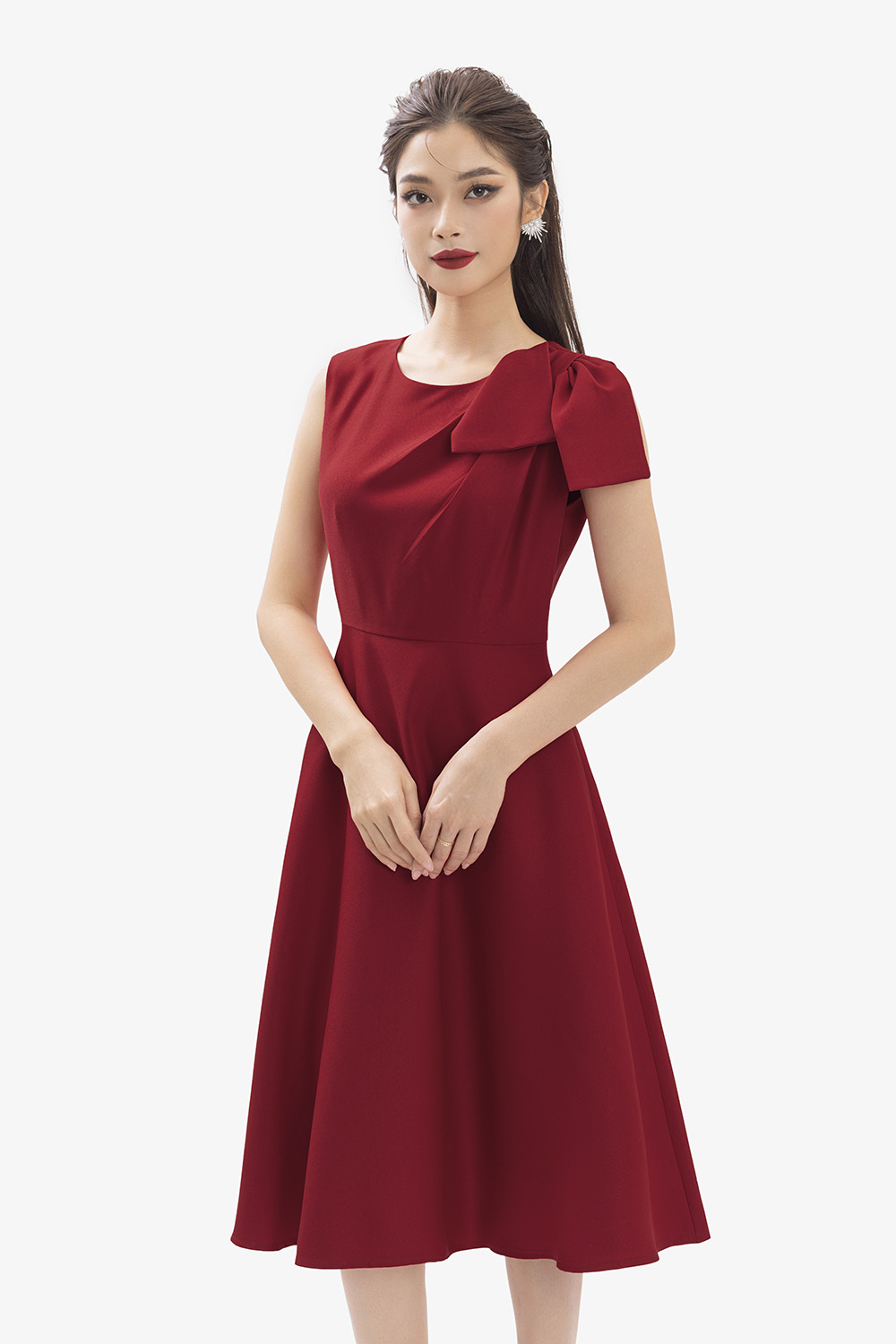 Đầm đỏ dự tiệc dáng xòe phối nơ vai