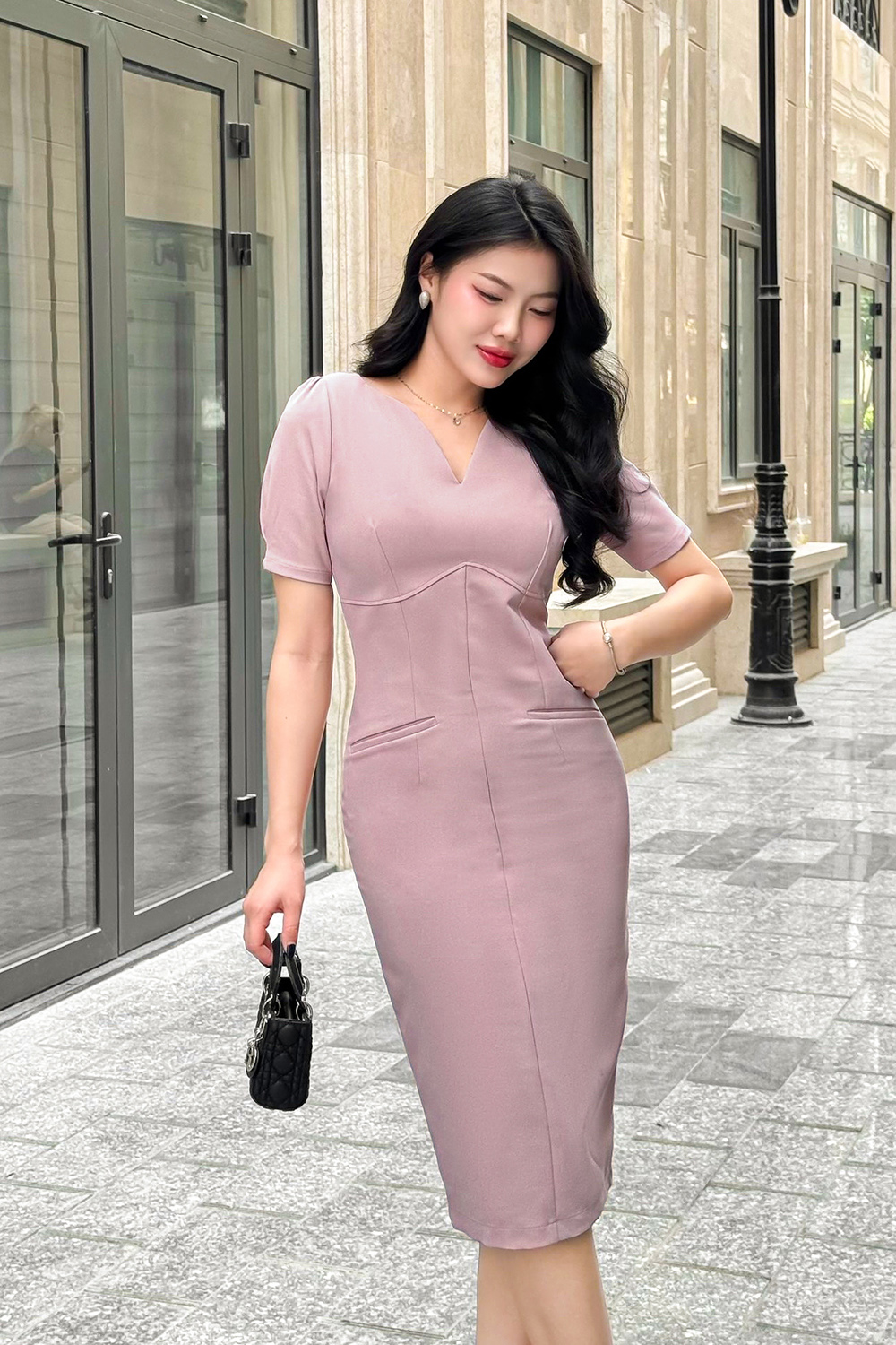 Đầm công sở dáng ôm tay ngắn cổ tim