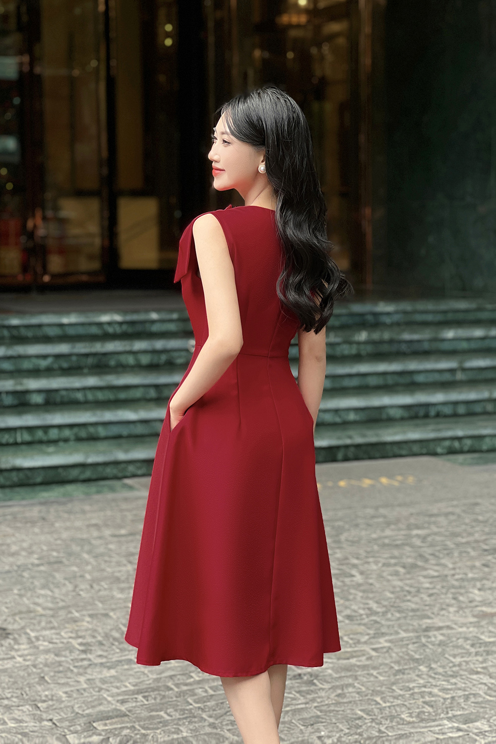 Đầm đỏ dự tiệc dáng xòe phối nơ vai