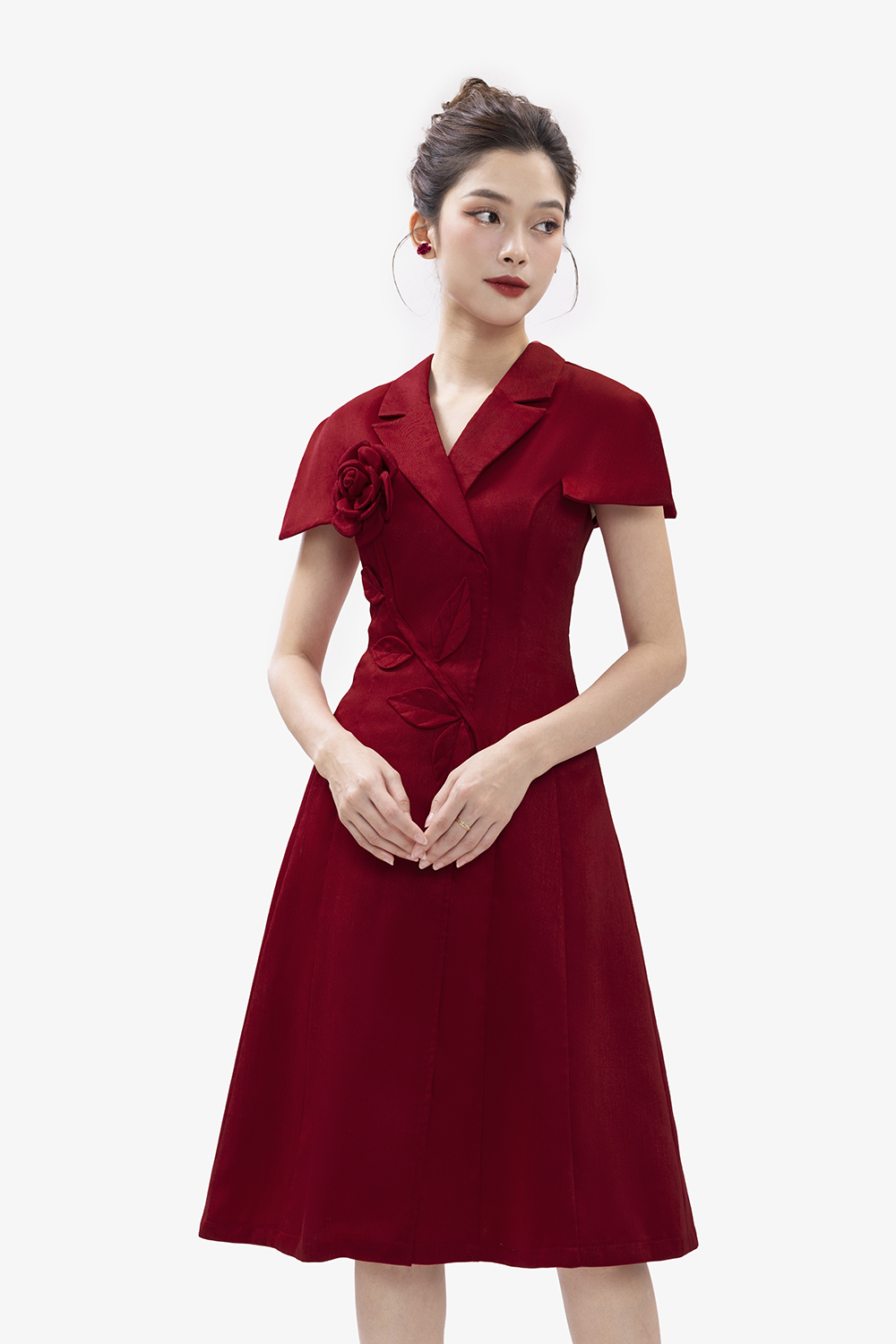 Đầm đỏ dáng xòe chữ A phối hoa nổi