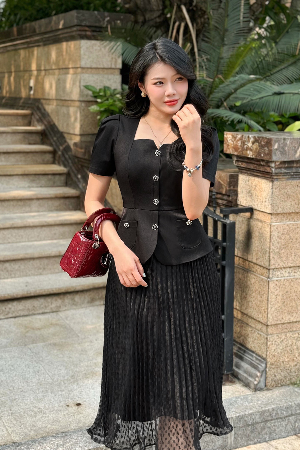 Đầm đen dự tiệc peplum phối tùng váy xếp ly