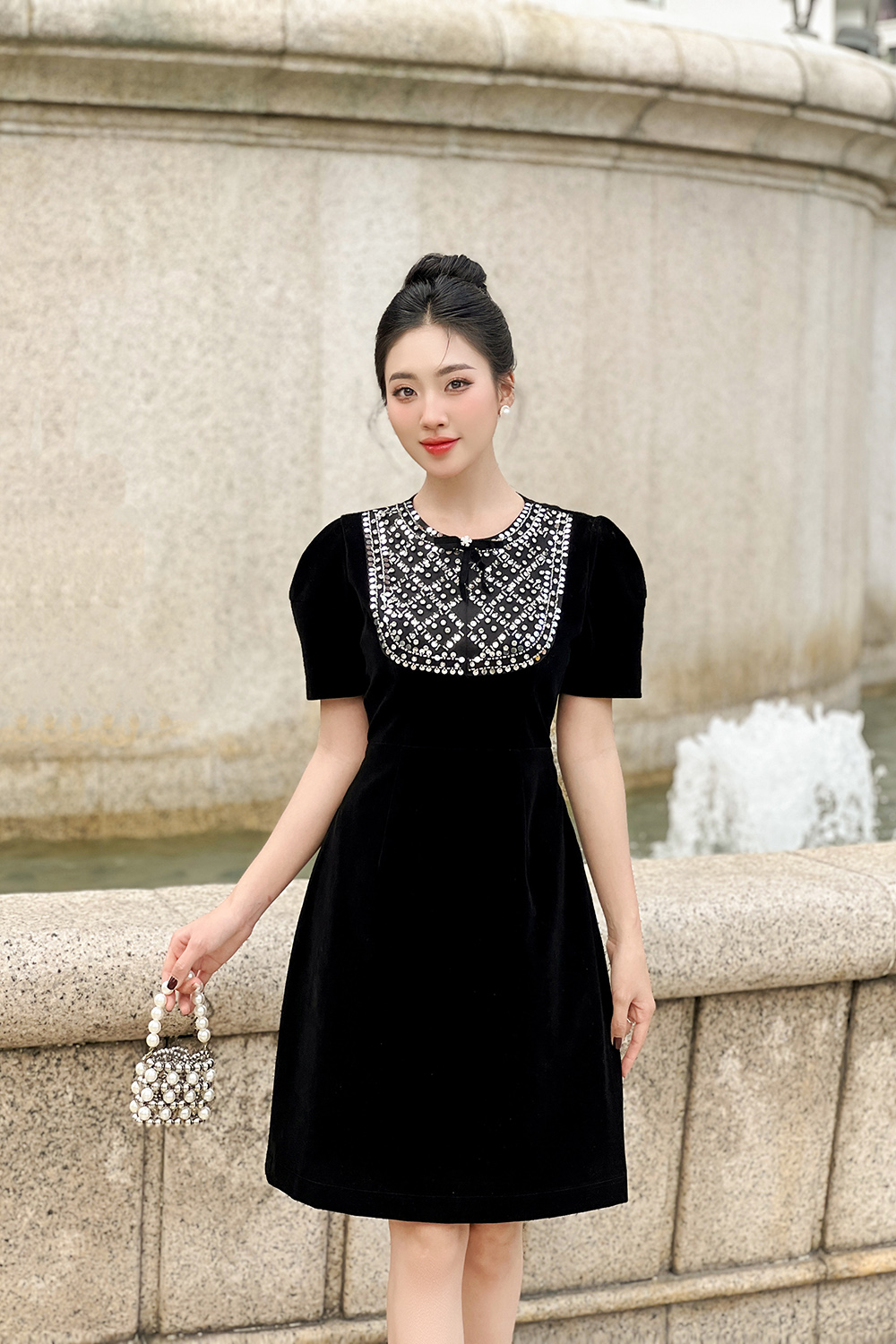 Đầm nhung dự tiệc màu đen phối ren đính đá