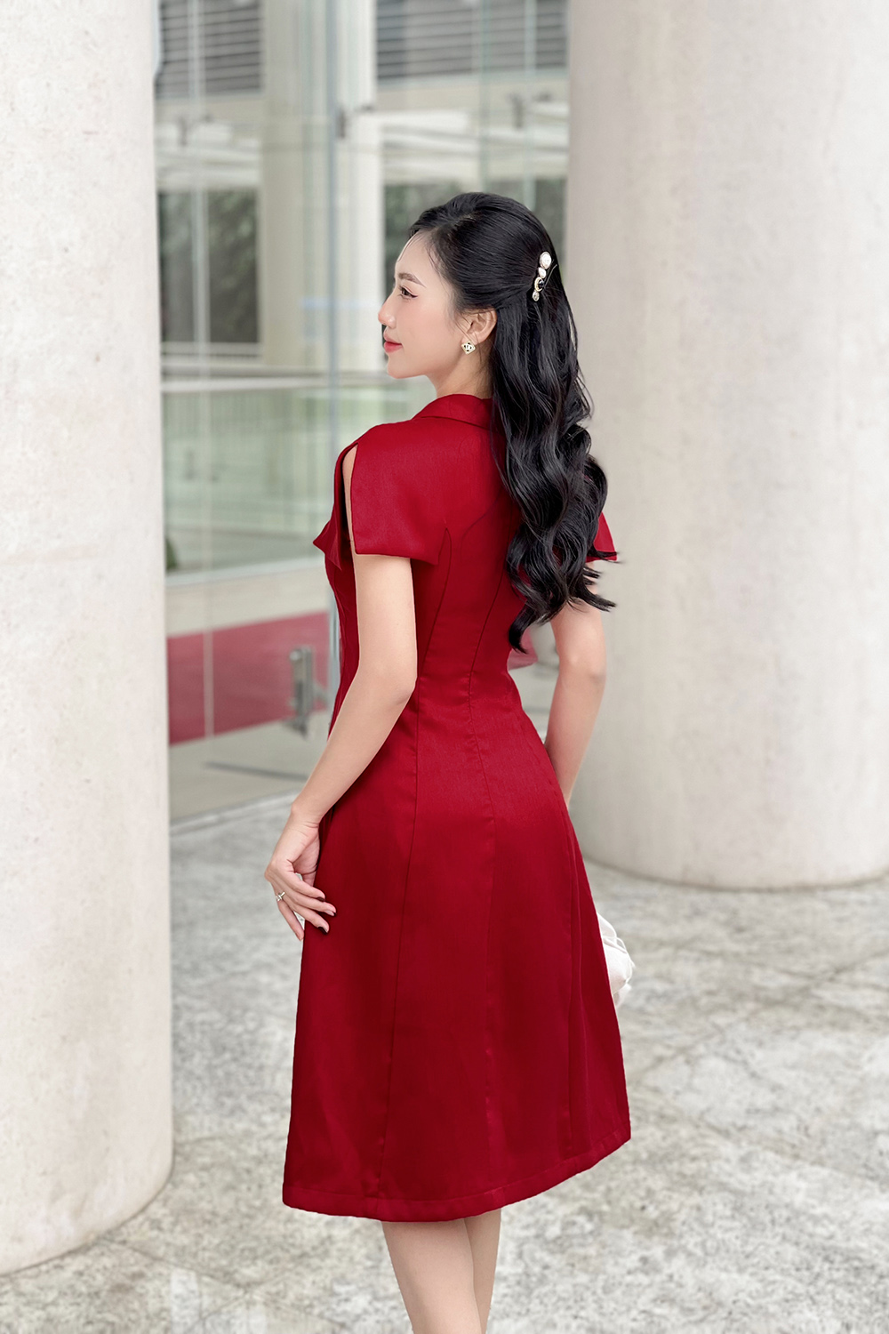 Đầm đỏ dáng xòe chữ A phối hoa nổi