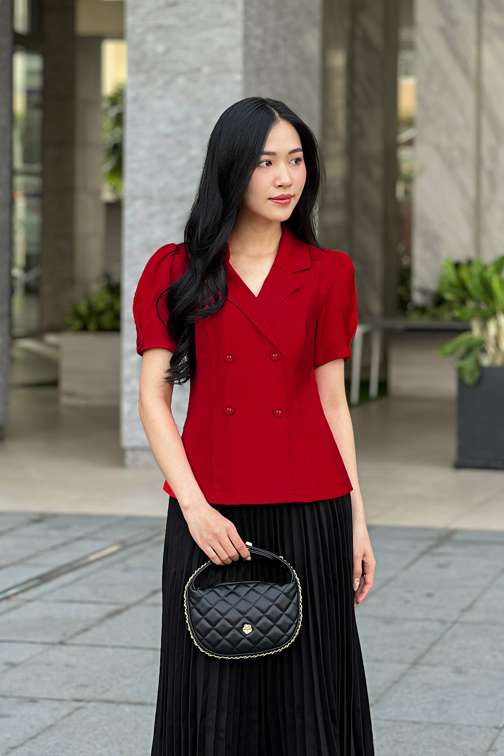 Áo kiểu nữ màu đỏ cổ đan tông phối nút