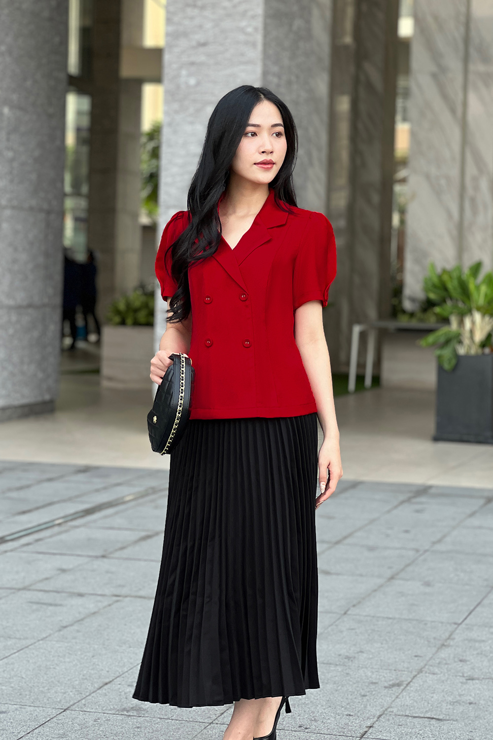 Áo kiểu nữ màu đỏ cổ đan tông phối nút