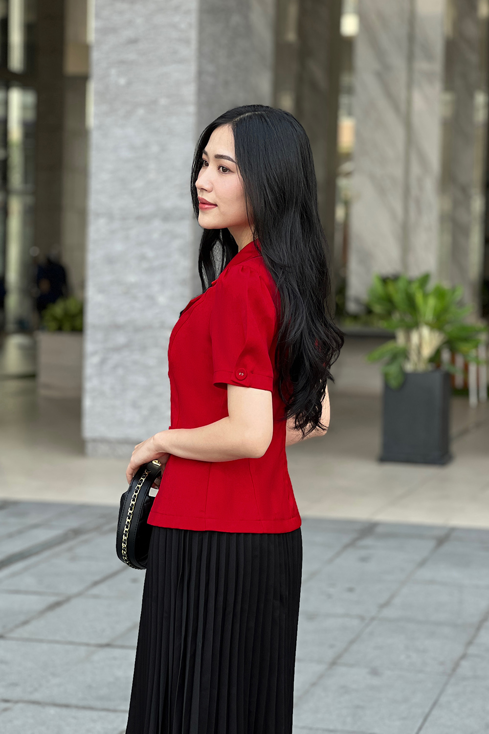 Áo kiểu nữ màu đỏ cổ đan tông phối nút