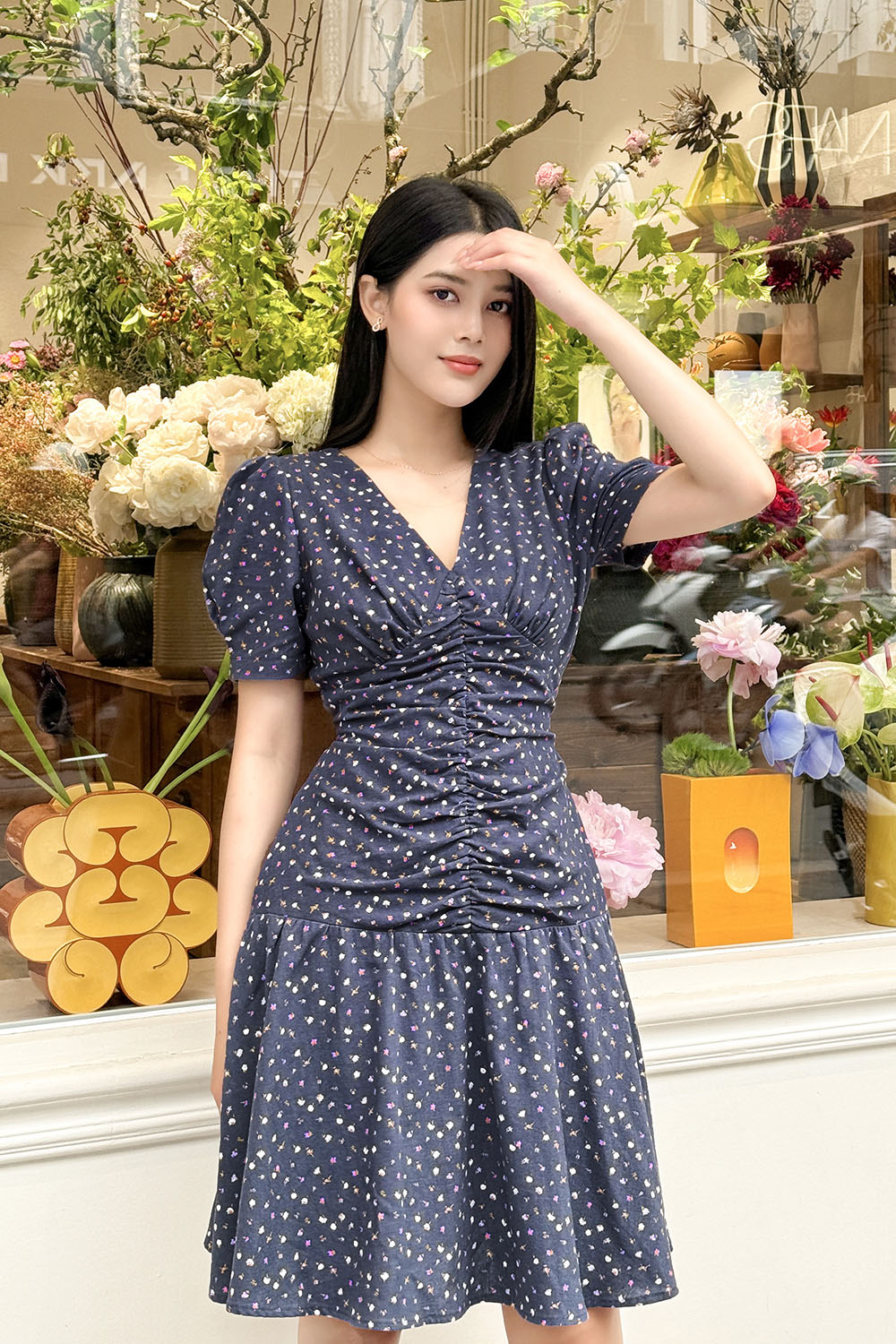 Đầm linen cổ tim nhún ngực tay ngắn