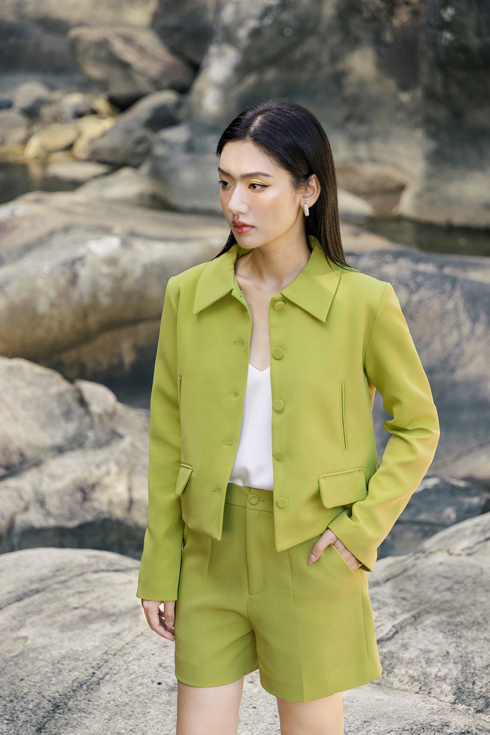 Áo khoác nữ màu xanh dáng suông tay dài