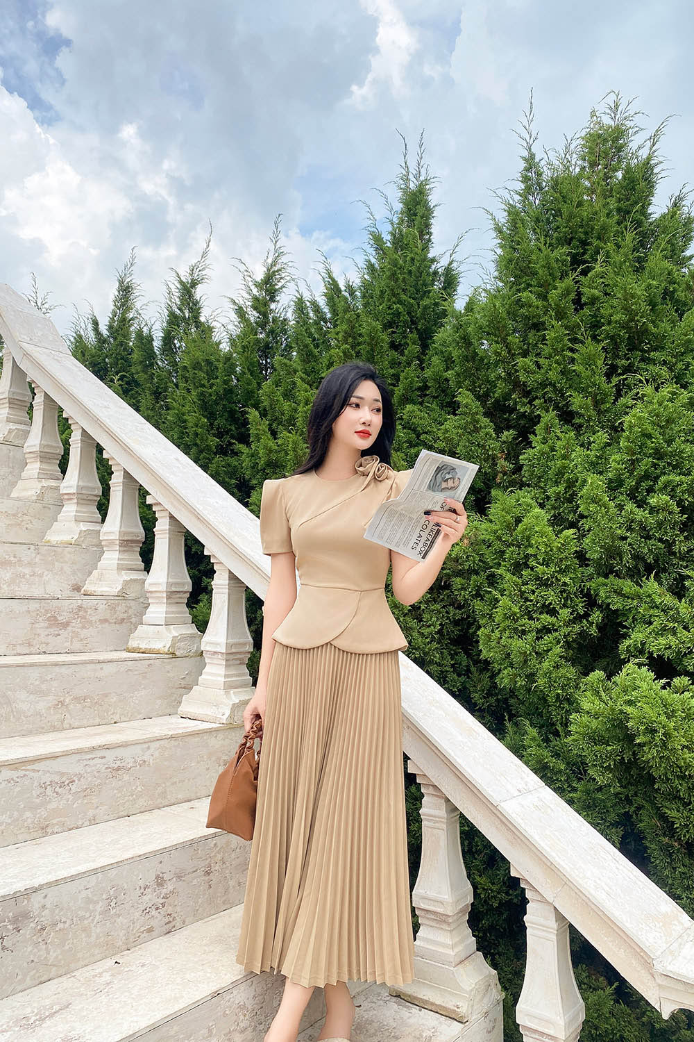 Chân váy dài xếp ly xòe màu nâu be