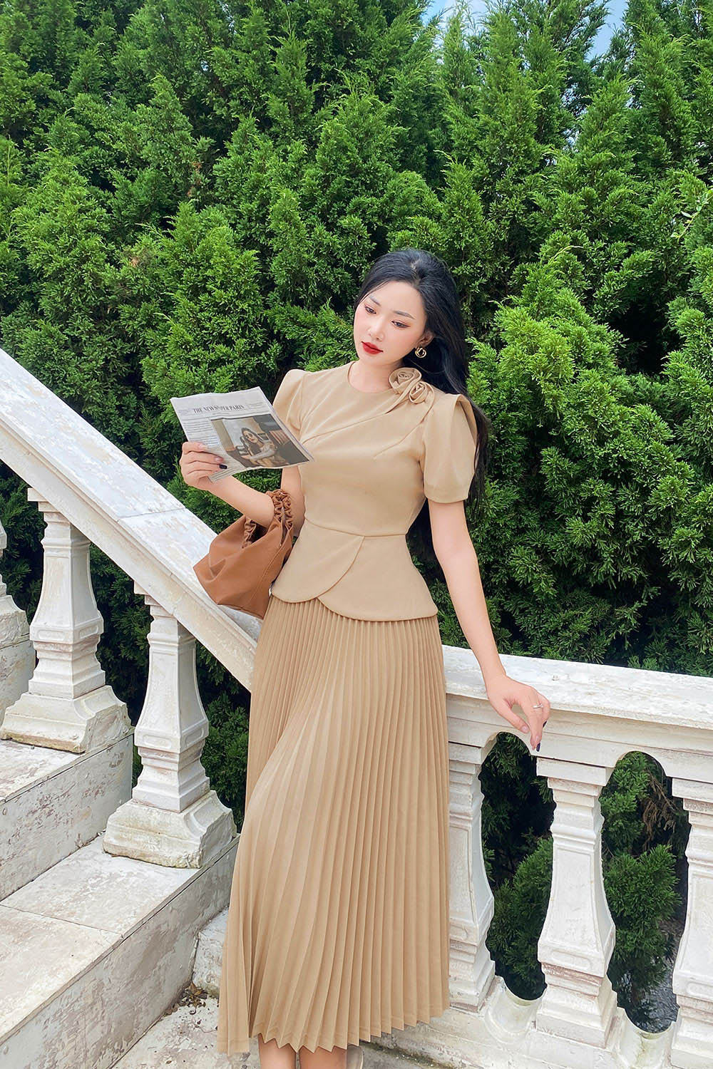 Chân váy dài xếp ly xòe màu nâu be