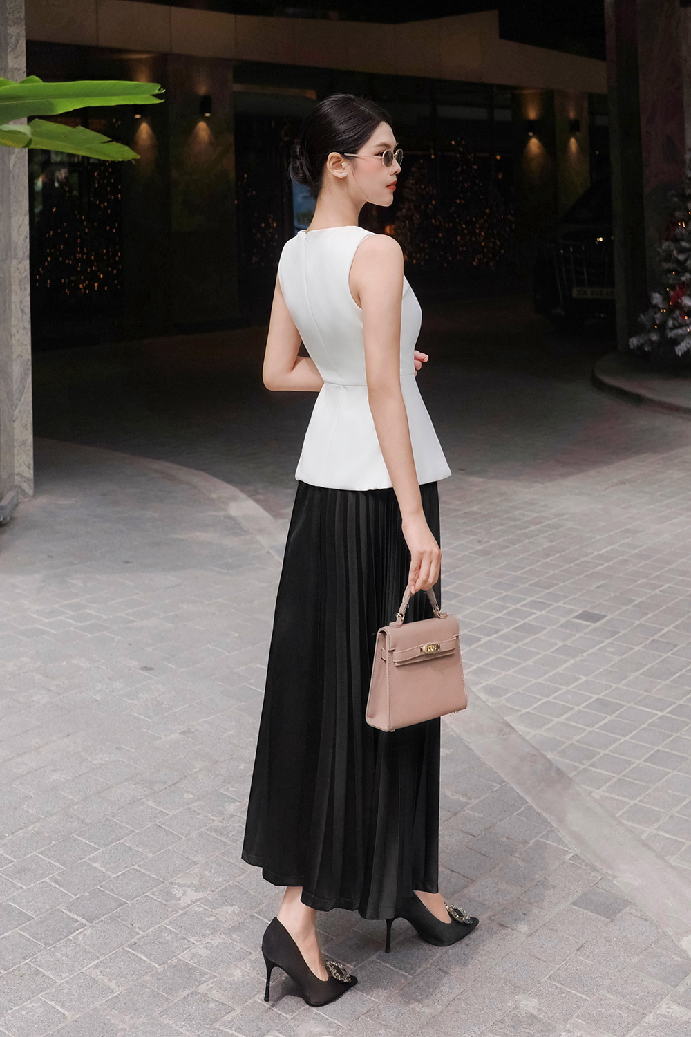Chân váy đen xòe xếp ly dáng dài