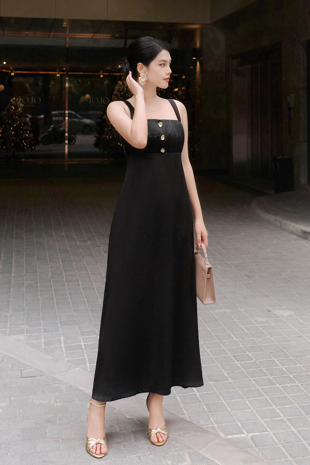 Đầm đen dự tiệc dáng dài hai dây