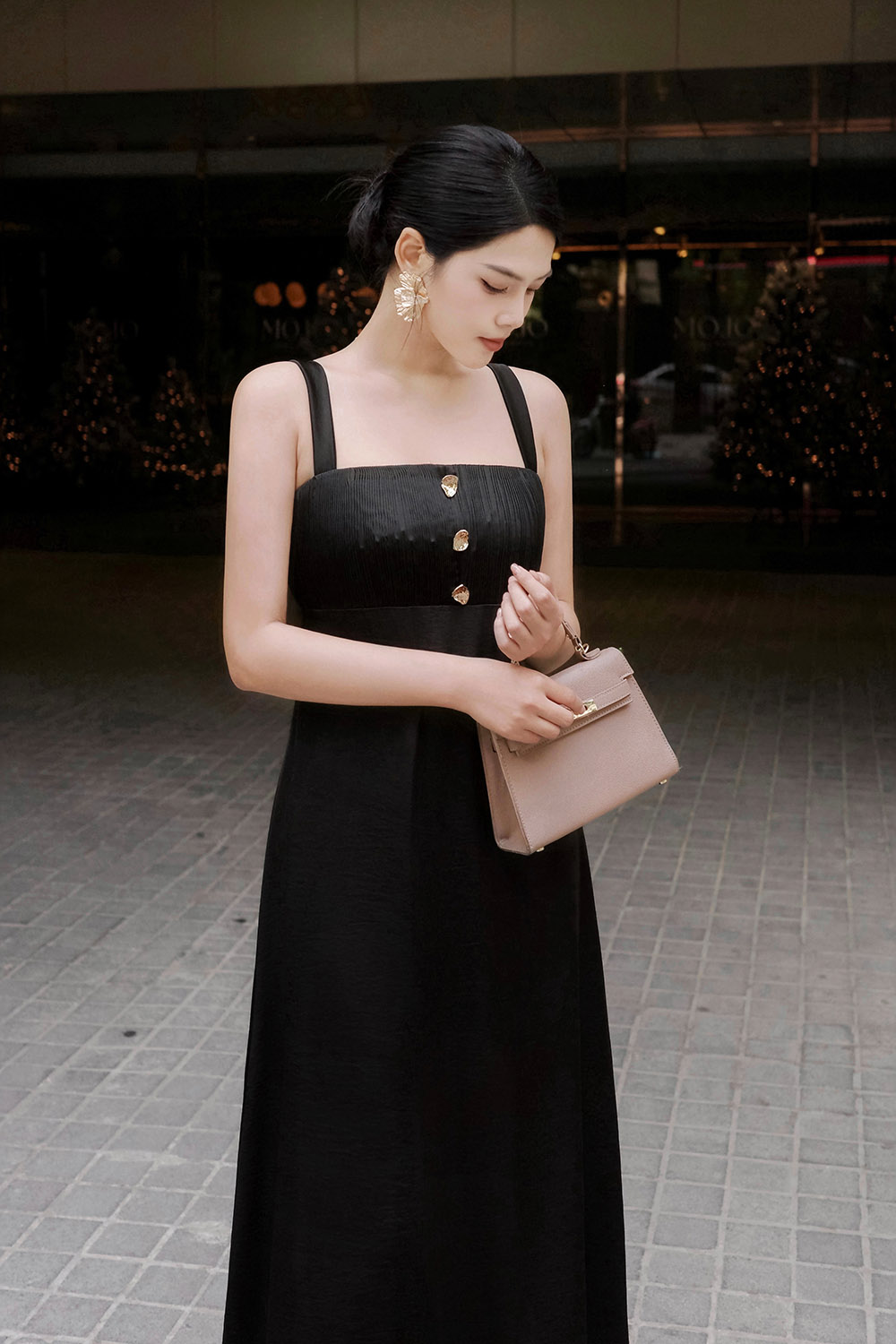 Đầm đen dự tiệc dáng dài hai dây