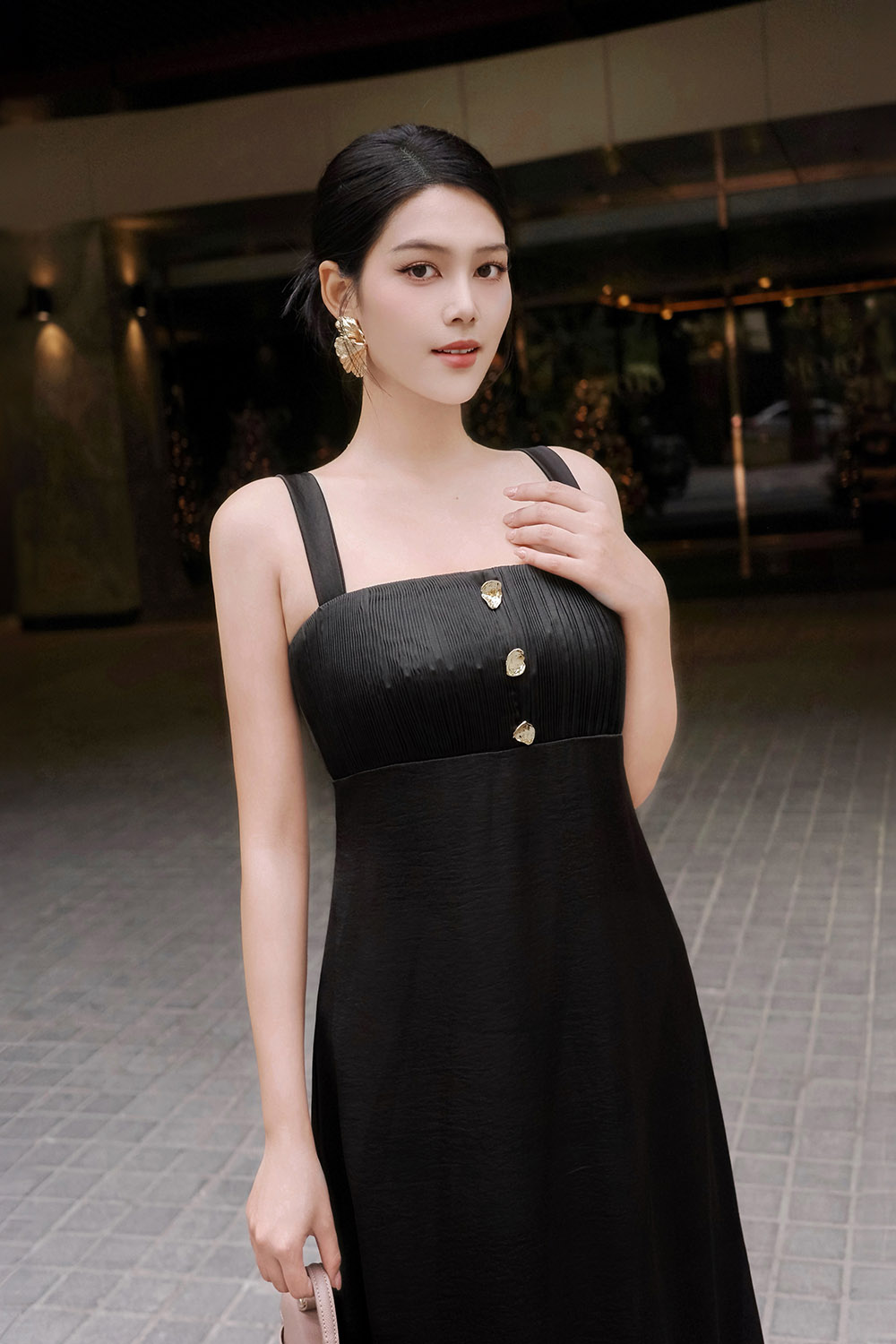 Đầm đen dự tiệc dáng dài hai dây