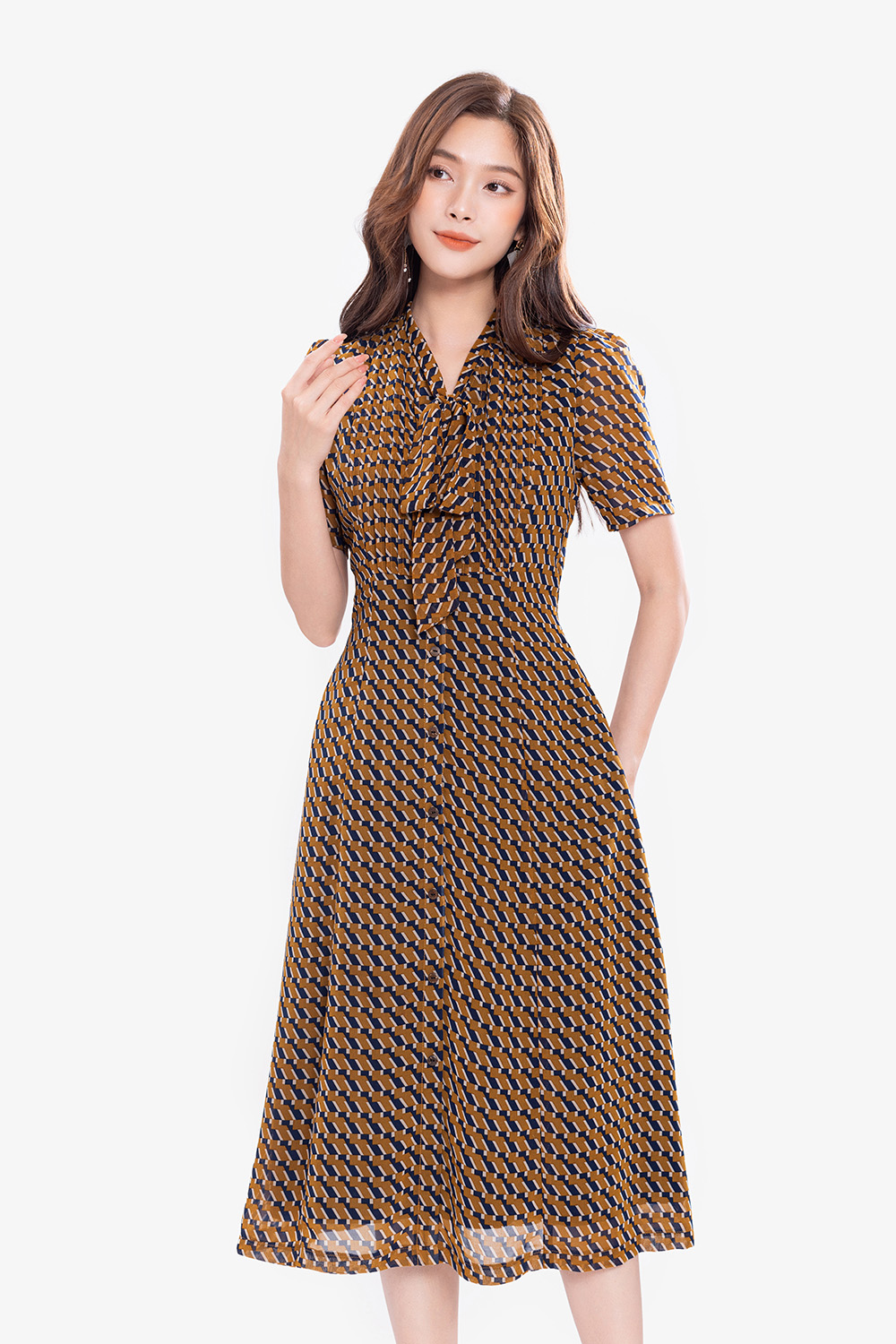 Đầm sơ mi họa tiết dáng xòe cổ phối nơ