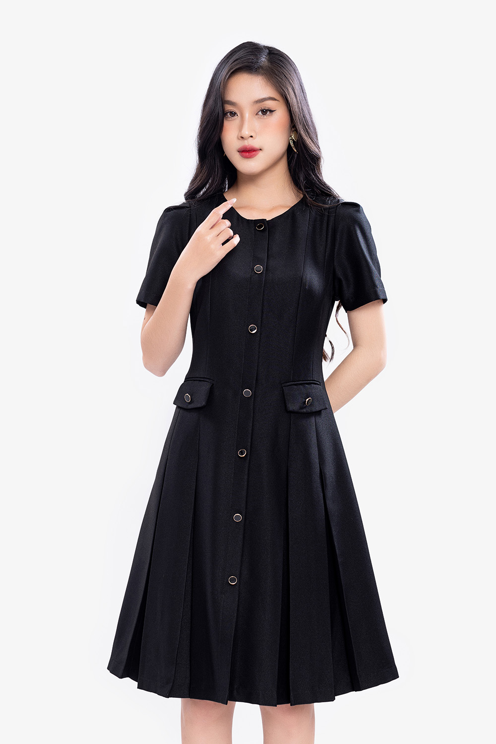 Đầm đen dự tiệc dáng xòe xếp ly