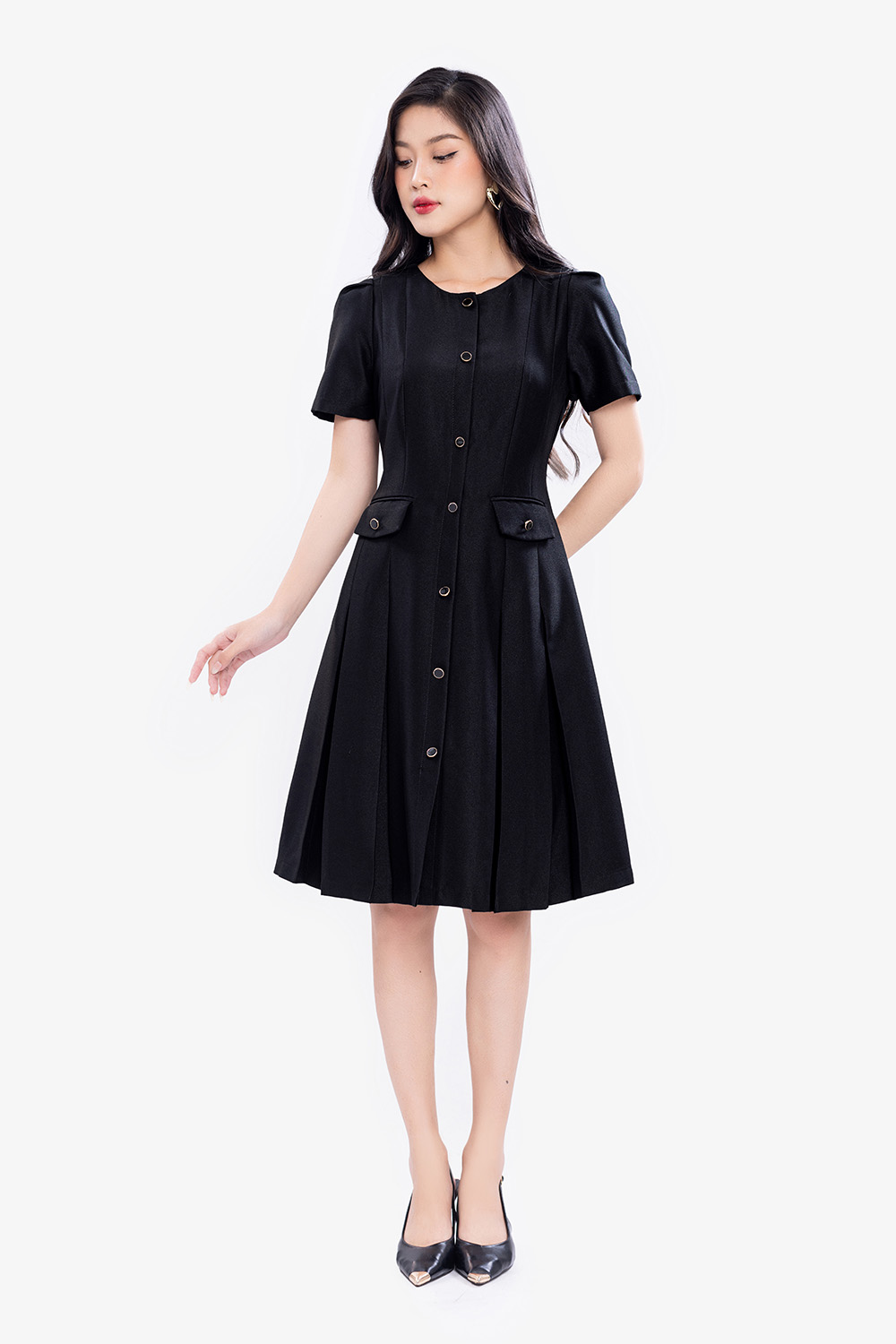 Đầm đen dự tiệc dáng xòe xếp ly