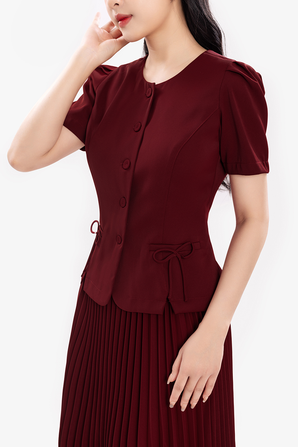 Áo kiểu nữ màu đỏ cổ tròn đính nơ